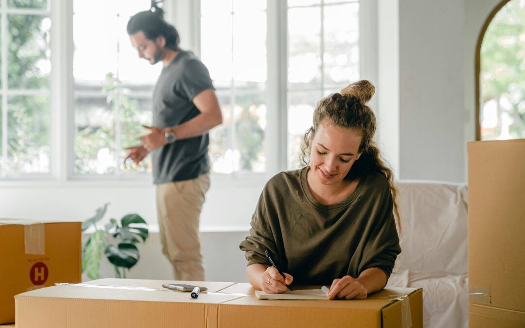 personnes en plein emménagement - acheter pour louer