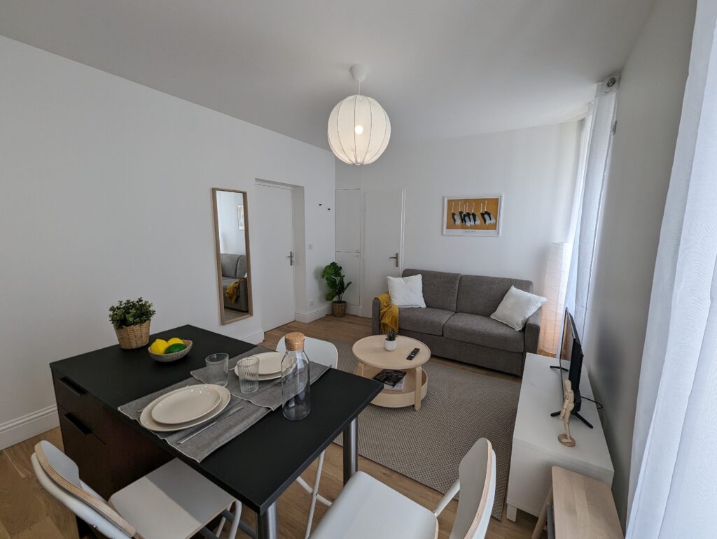 Espace de vie pour airbnb avec un canapé-lit