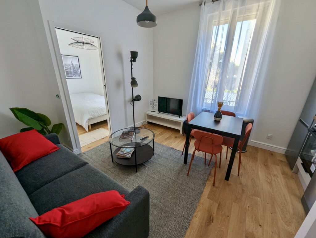 Salon sur le thème Angleterre pour un airbnb