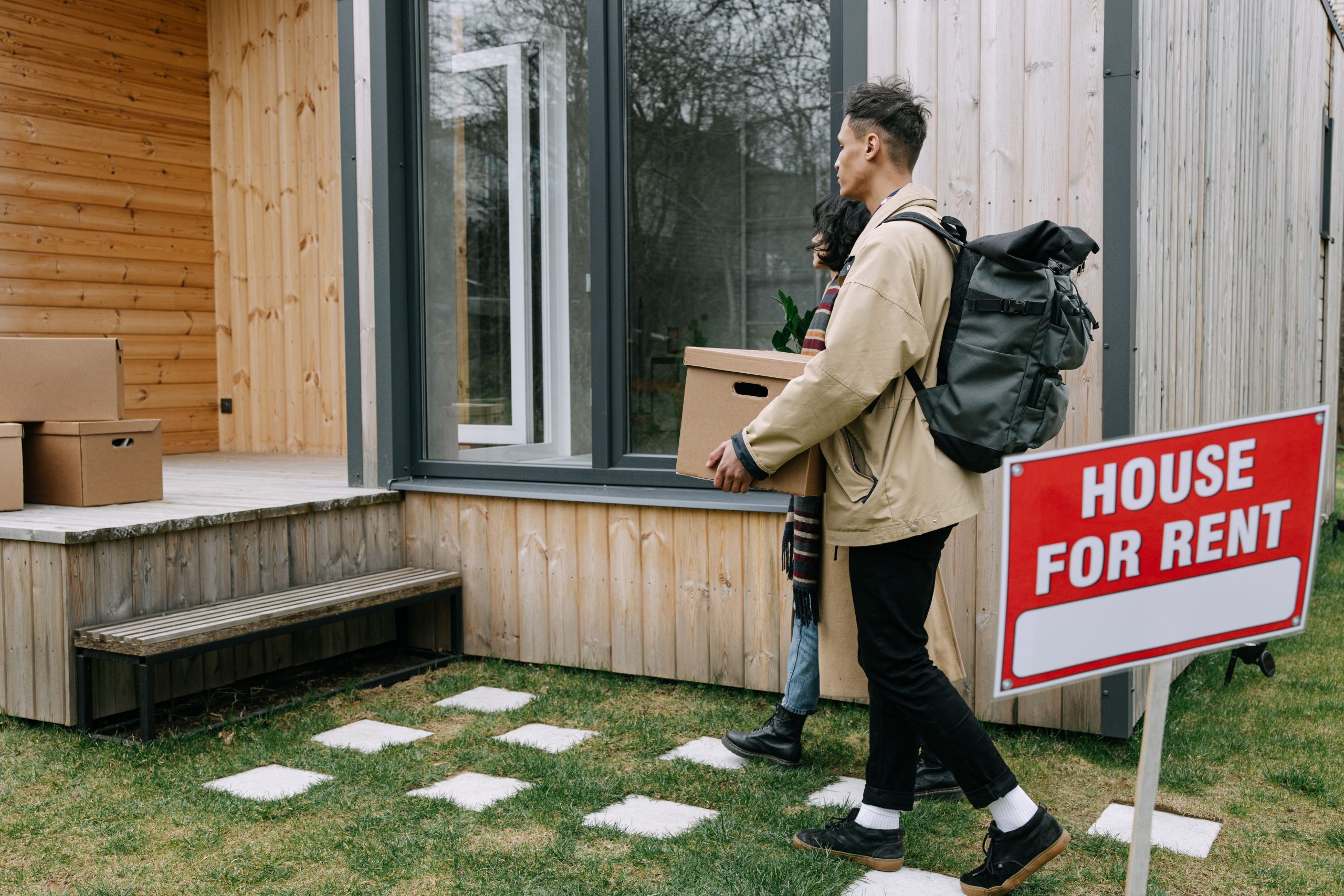 Couple s'installant dans sa nouvelle location